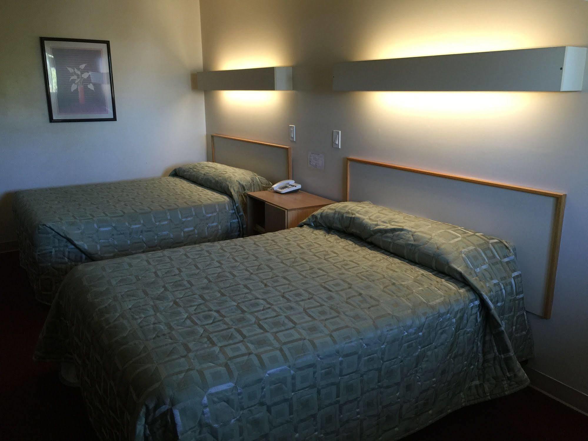 Voyageur Motel Тандер-Бей Экстерьер фото