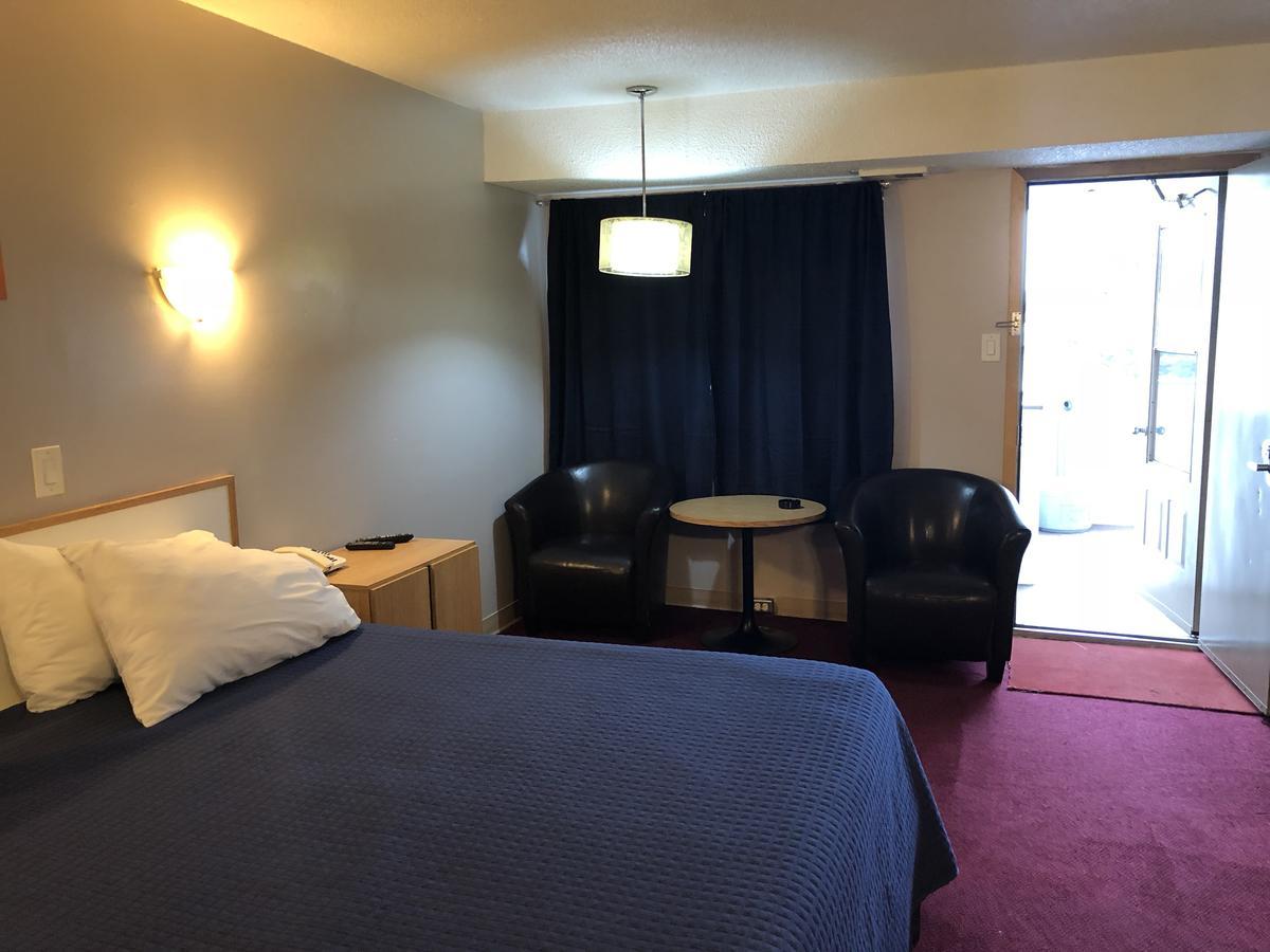 Voyageur Motel Тандер-Бей Экстерьер фото