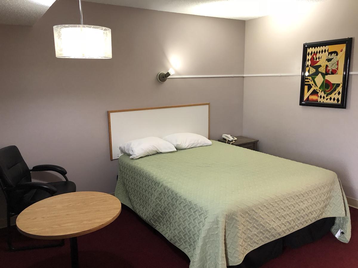 Voyageur Motel Тандер-Бей Экстерьер фото